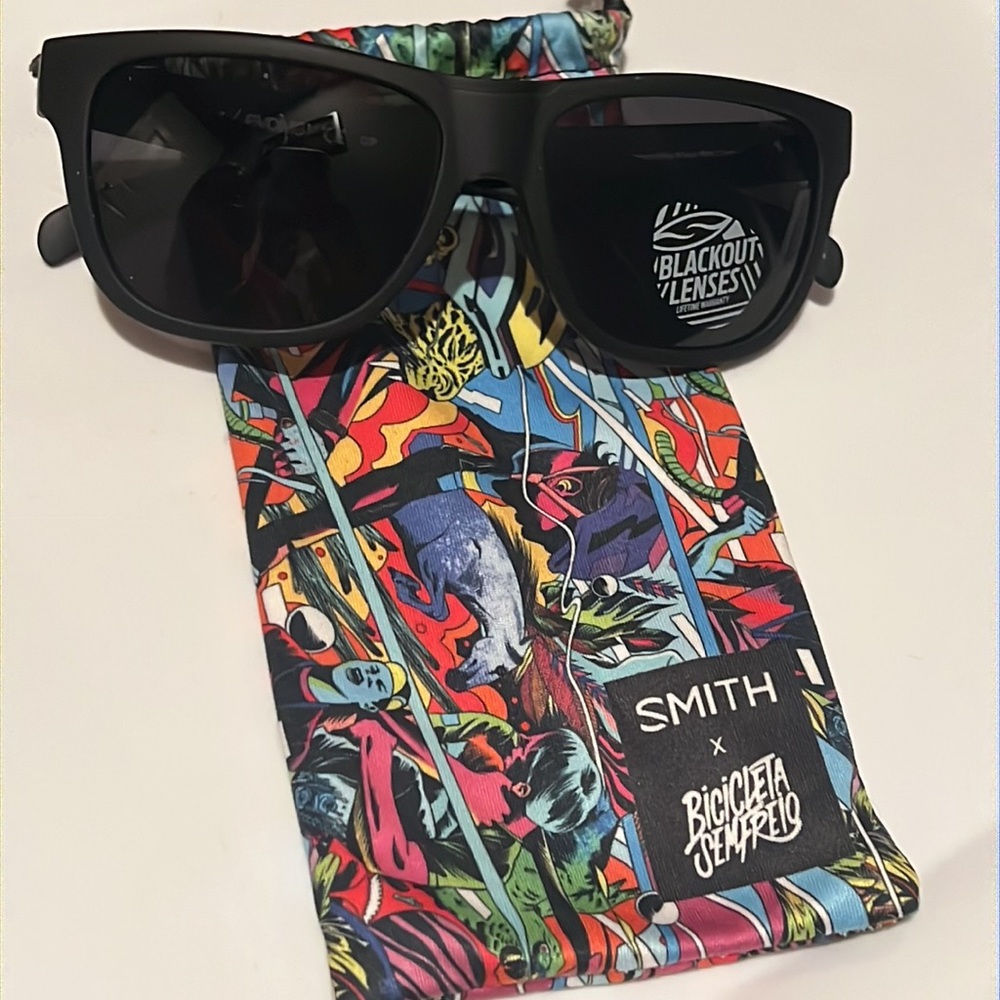 NWOT SMITH x Bicicleta Semfreio sunglasses with blackout lenses